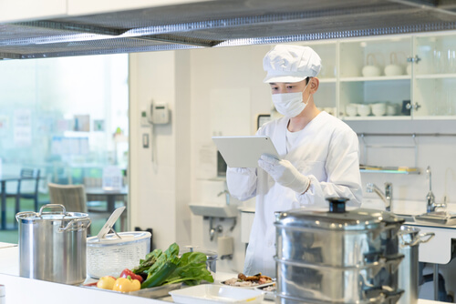 食品衛生責任者の仕事の様子